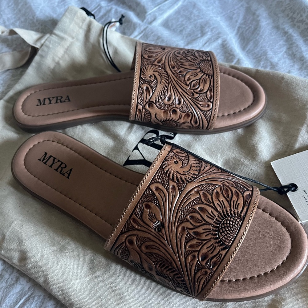 NWT MYRA TOOLED LEATHER SLIDES